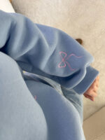 Niebieska-Bluza-w-różowe-kokardki-mouliu (2)