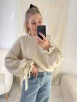 Śmietankowy-sweterek-z-wiązaniem-mouliu (1)