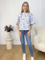 t-shirt-biały-w-niebieskie -kwiaty-lenoshka-mouliu (2)