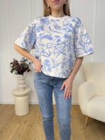 t-shirt-biały-w-niebieskie -kwiaty-lenoshka-mouliu (3)